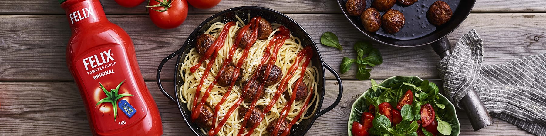 Spagetti och köttbullar med Felix tomatketchup och sallad