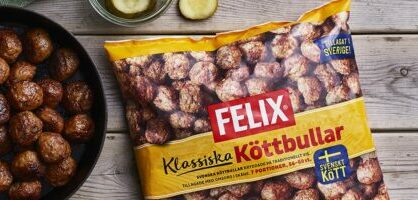 Felix köttbullar i stekpanna med förpackning bredvid